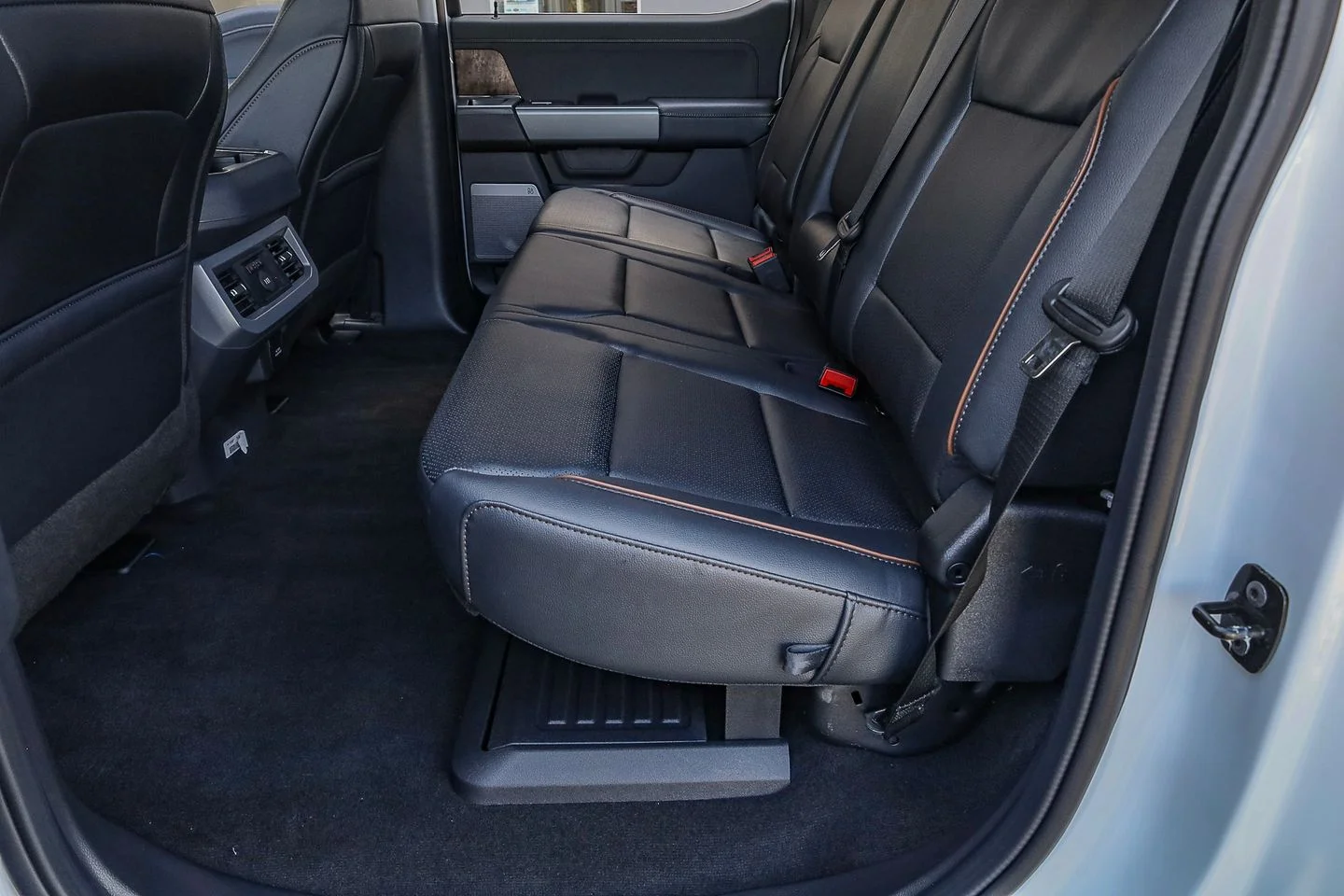 New 2026 Oxford White Ford F-250® Lariat® image 39