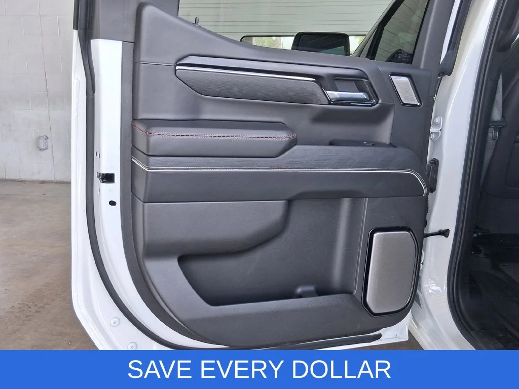 Used 2025 White GMC AT4X image 26