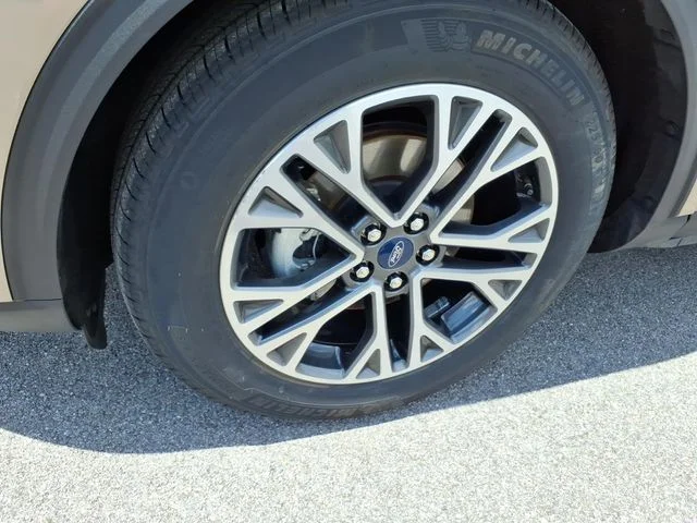 Used 2020 Gold Ford SEL image 17