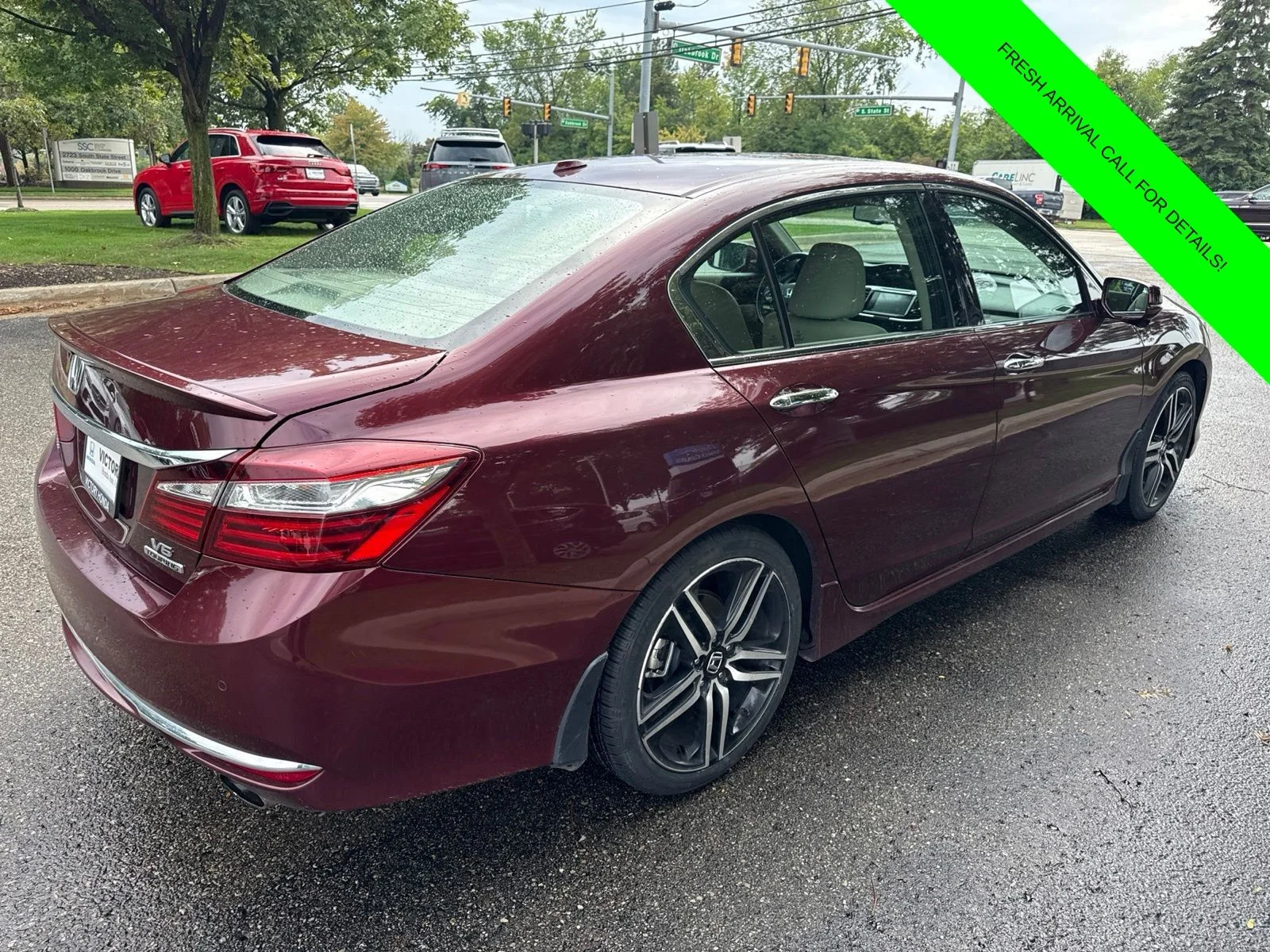 Used 2016 Basque Red Pearl II Honda Touring image 8