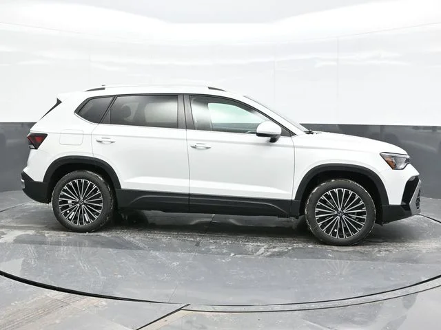 2025 Volkswagen Taos SE - Photo 8