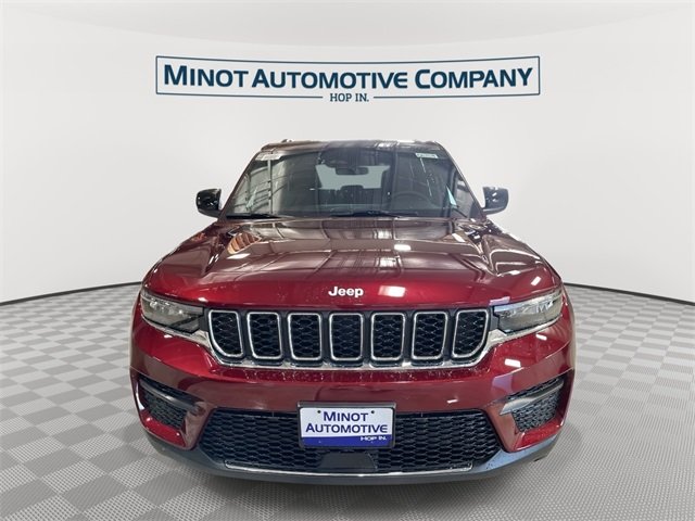 2025 Jeep Grand Cherokee Laredo photo 3