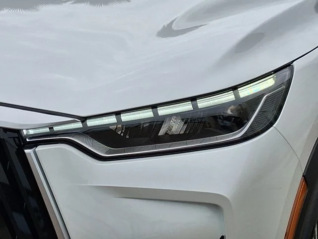 New 2027 RADIANT WHITE INFINITI Luxe FWD image 7