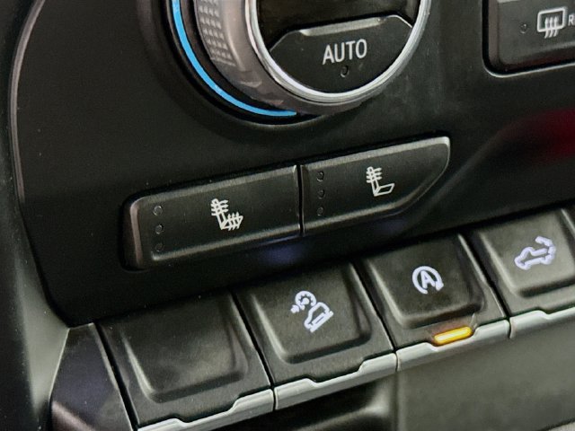 Used 2022 Iridescent Pearl Tricoat Chevrolet RST image 21