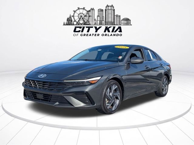 Used 2025 Gray Hyundai SEL Convenience image 2