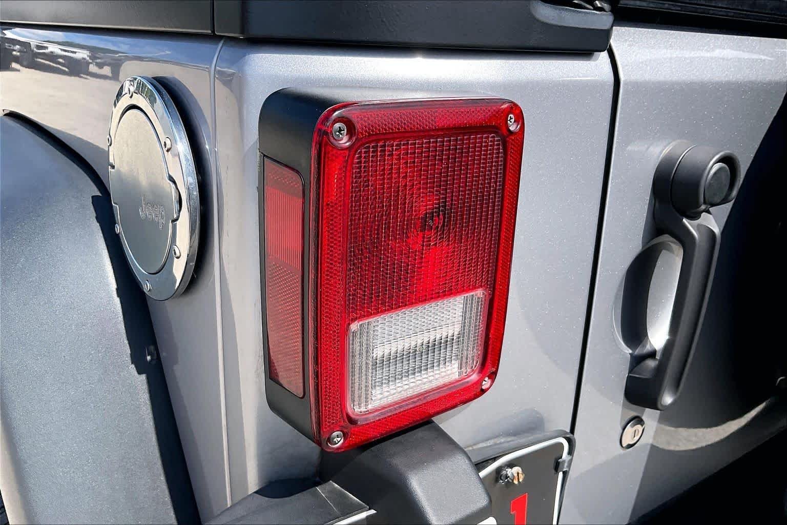 Used 2017 Billet Silver Metallic Clearcoat Jeep Sport image 26