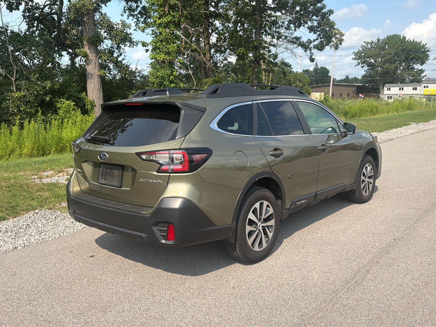 Used 2022 Autumn Green Metallic Subaru Premium image 4