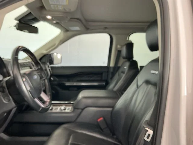 Used 2019 White Platinum Metallic Tri-Coat Ford Platinum image 9
