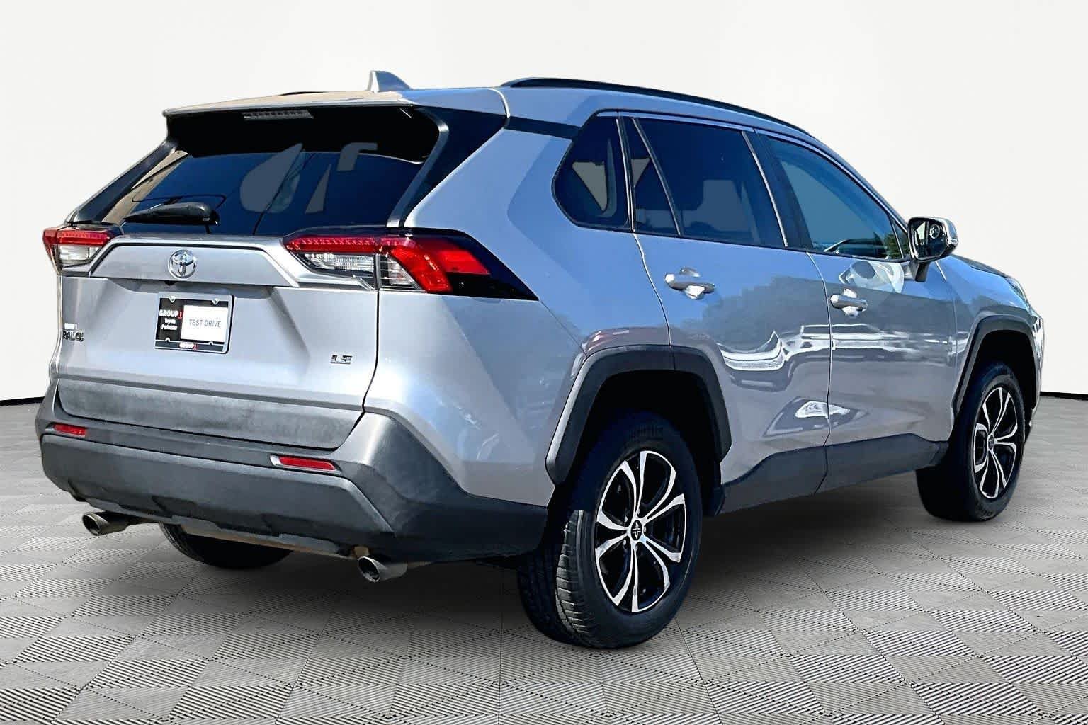 Used 2020 Silver Sky Metallic Toyota LE image 13