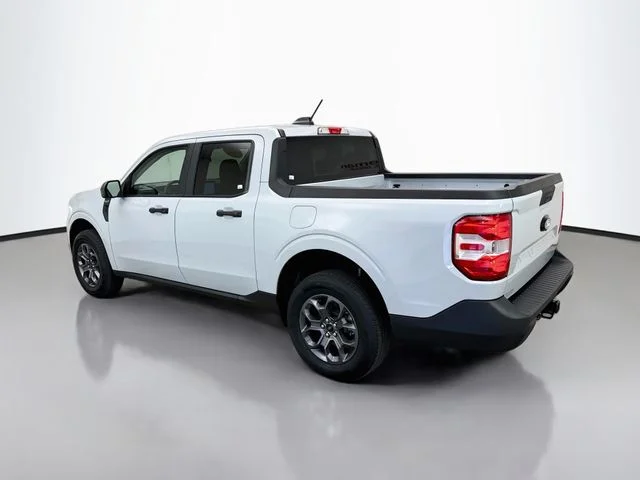 Used 2025 White Metallic Ford XLT image 5