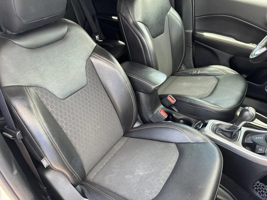 Used 2019 White Clearcoat Jeep Latitude image 40