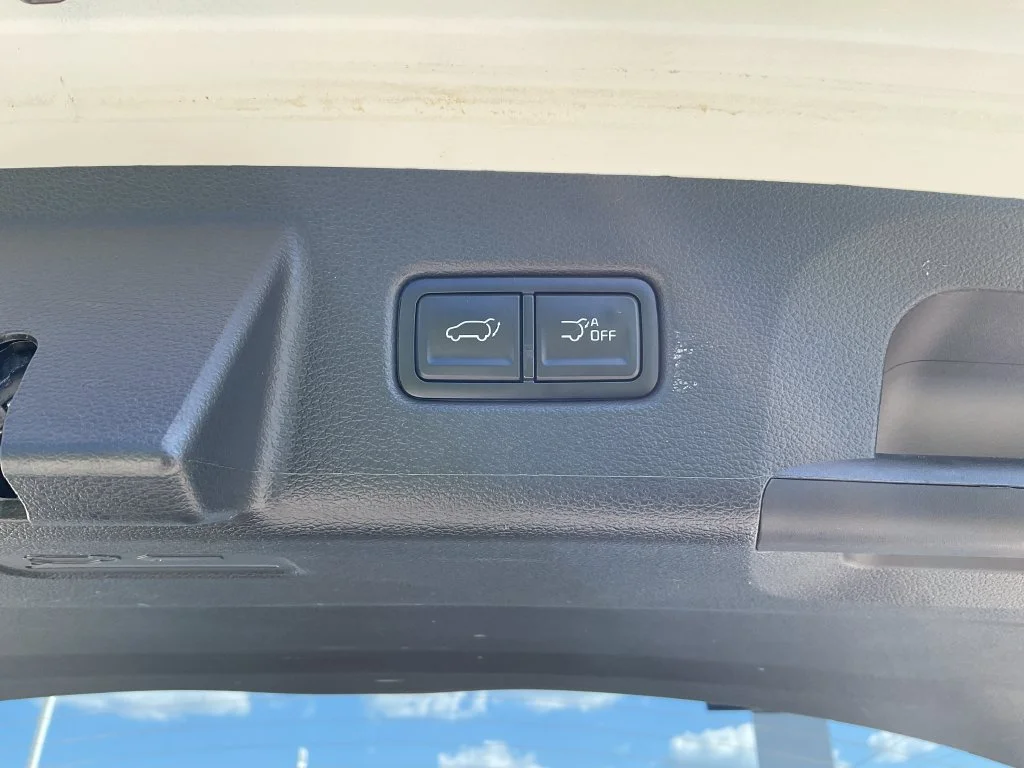Used 2025 White Kia S image 11