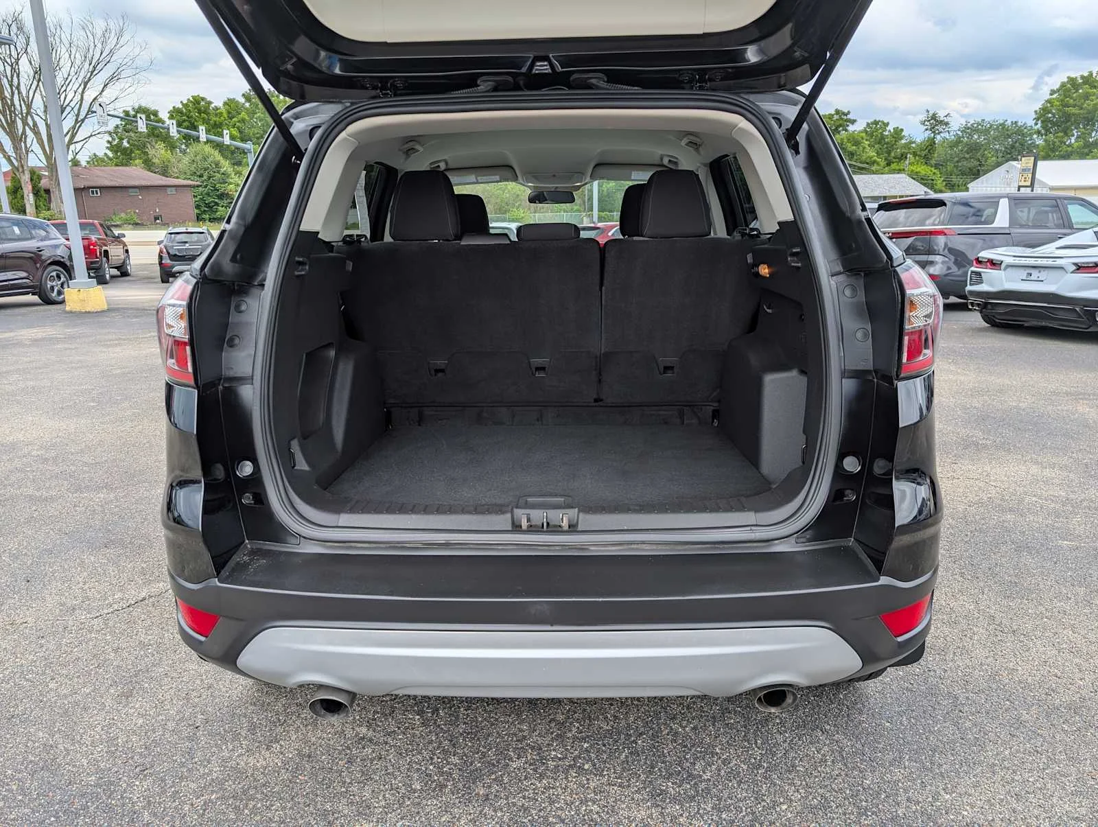 Used 2018 Shadow Black Ford SE image 39