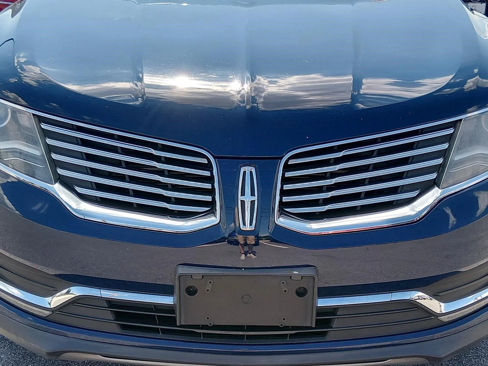 Used 2018 Blue Diamond Metallic Lincoln Reserve image 9