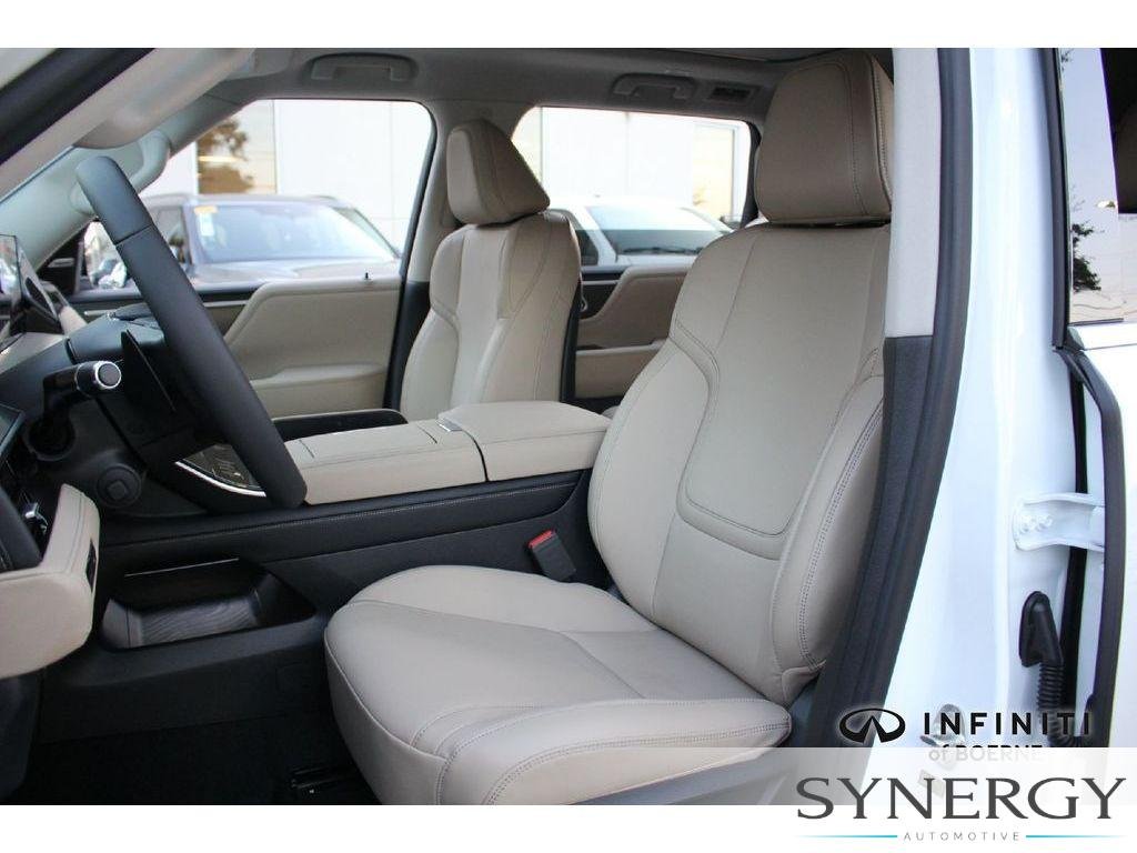 Certified Used 2026 Radiant White INFINITI PURE image 13