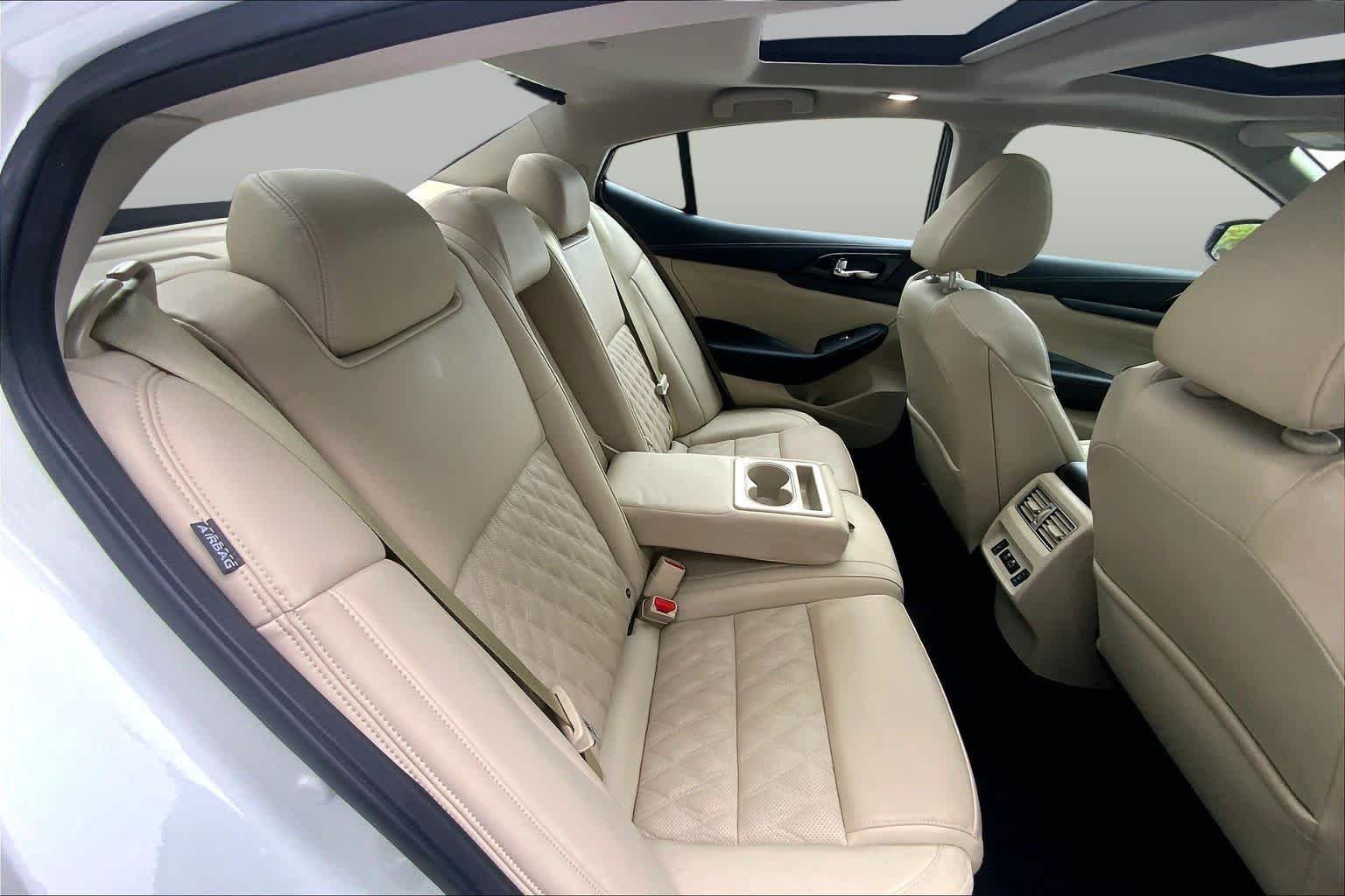 Used 2023 Pearl White Tricoat Nissan Platinum image 19