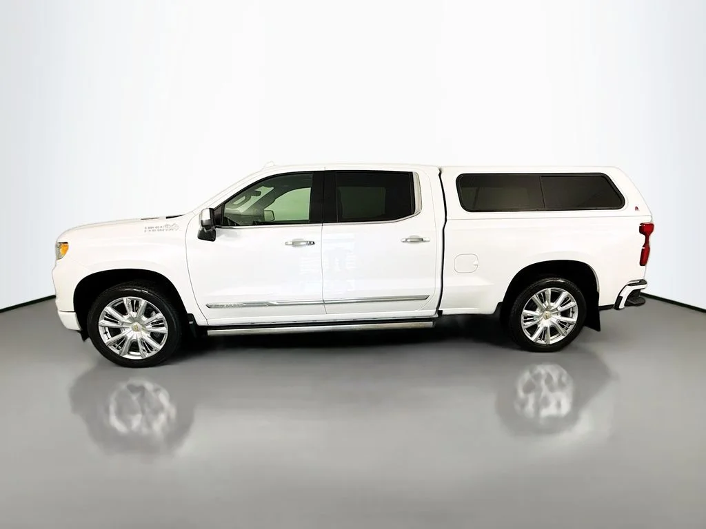 Used 2023 Pearl Chevrolet High Country image 2