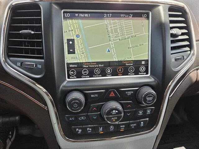 Used 2018 Ivory 3-Coat Jeep Summit image 16