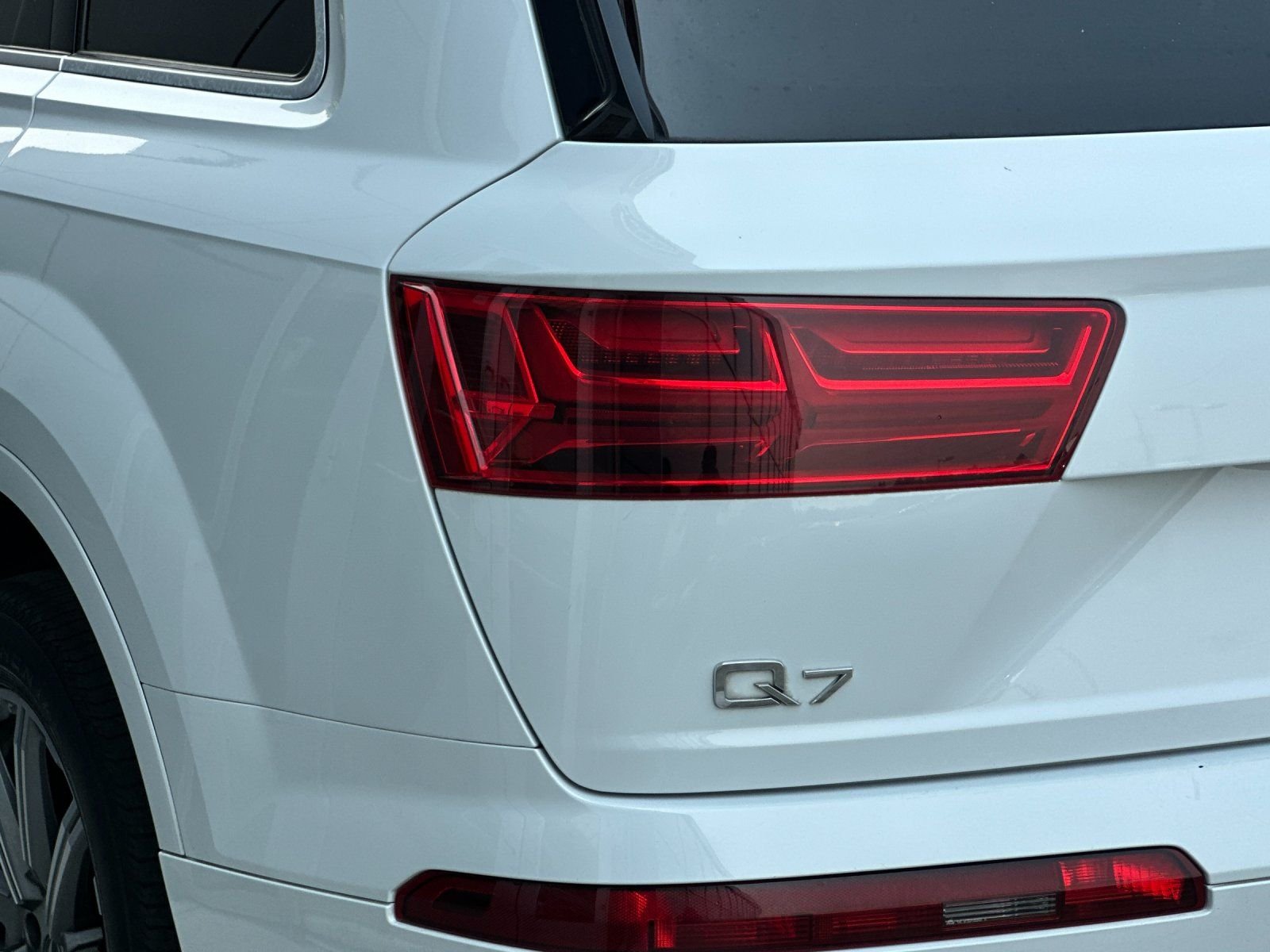 Used 2019 Glacier White Audi 55 Prestige image 24