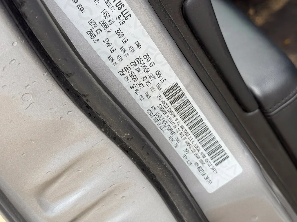 Used 2018 Silver Jeep Altitude image 10