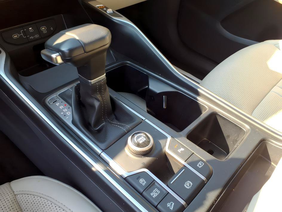Used 2025 Everlasting Silver Kia S image 23