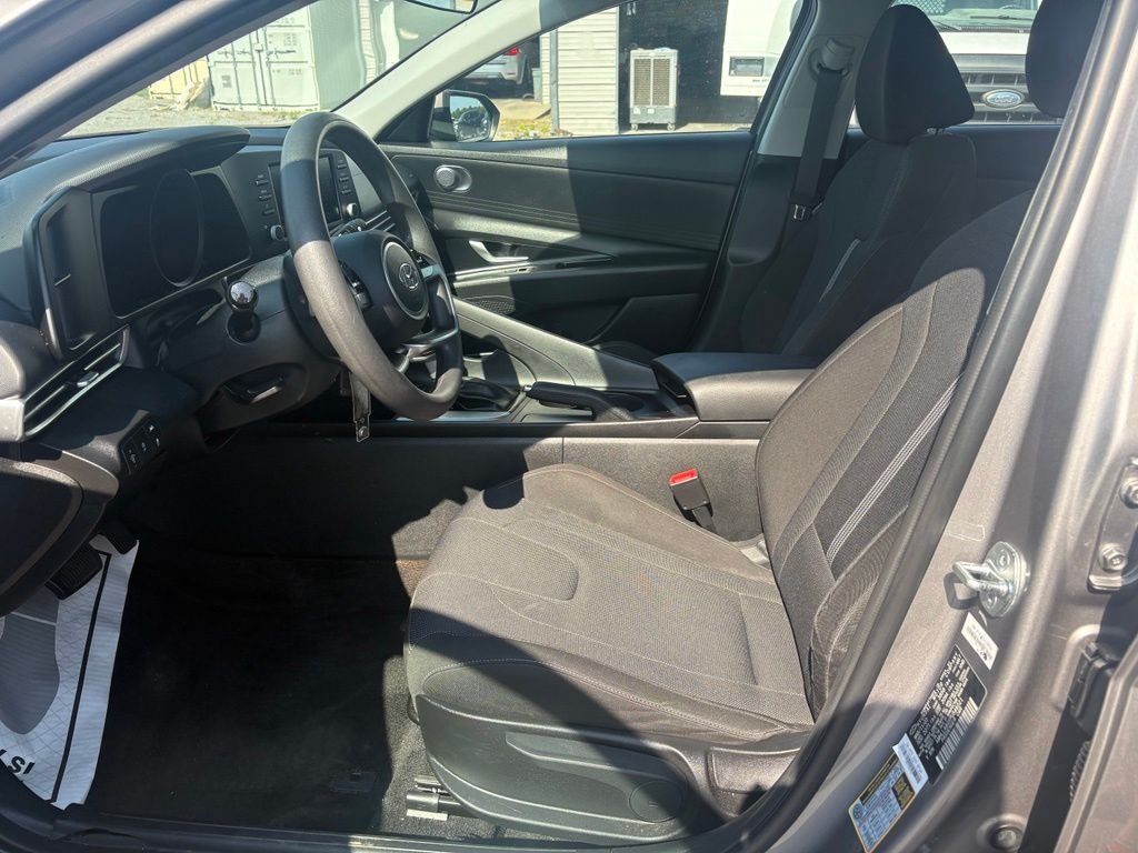 Used 2023 Gray Hyundai SE image 15