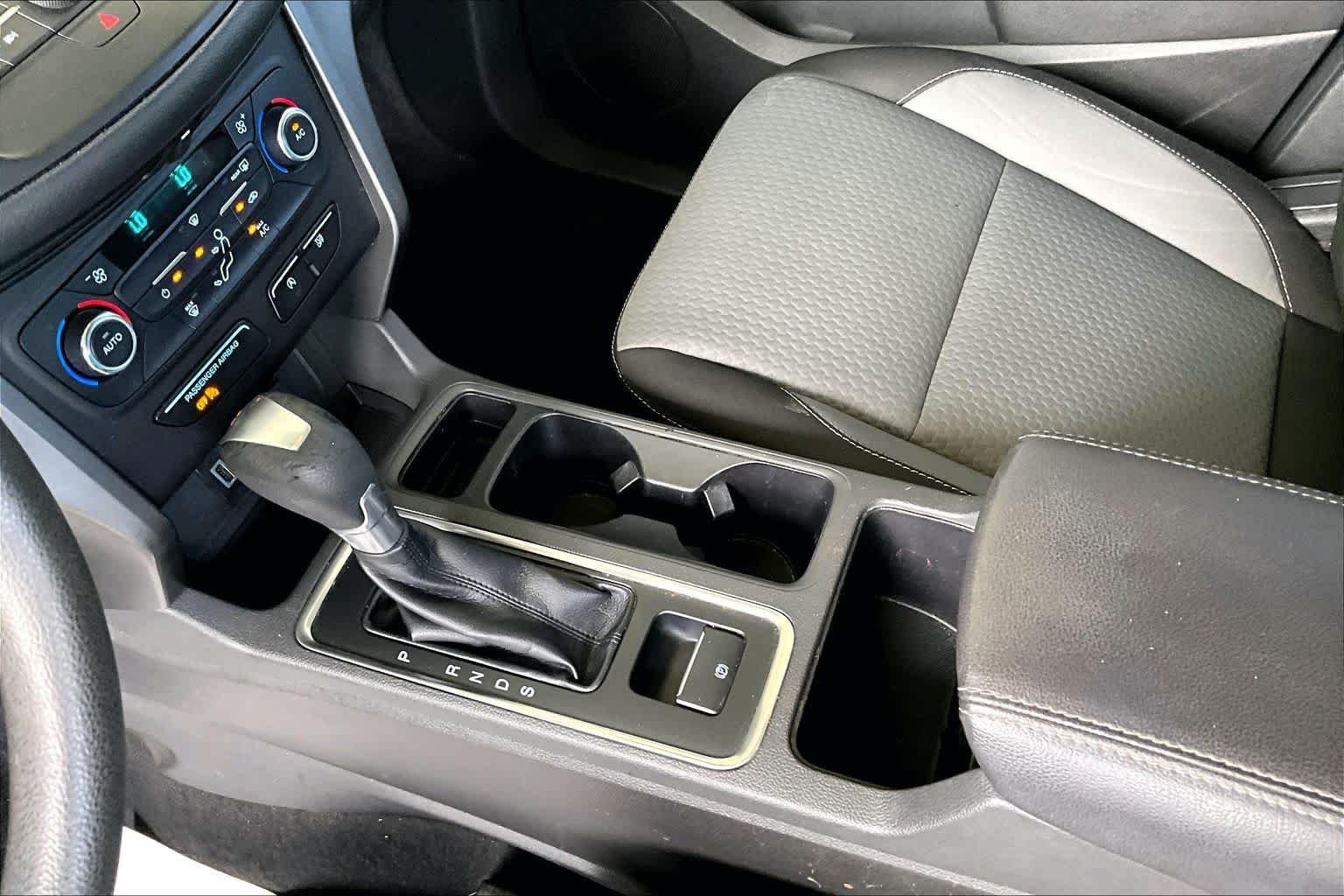 Used 2017 Magnetic Ford SE image 16