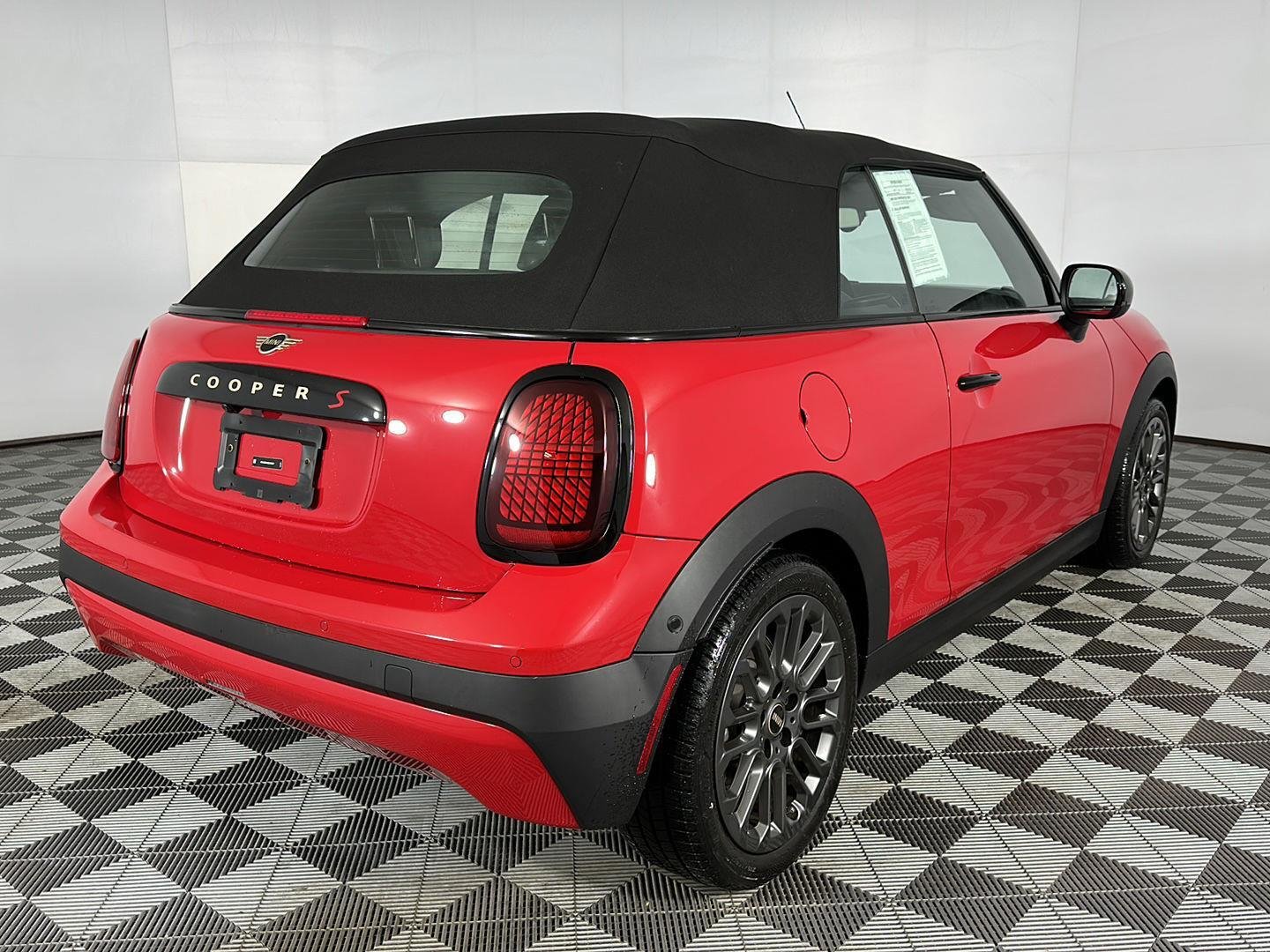 Certified Used 2025 Chili Red MINI Signature image 25