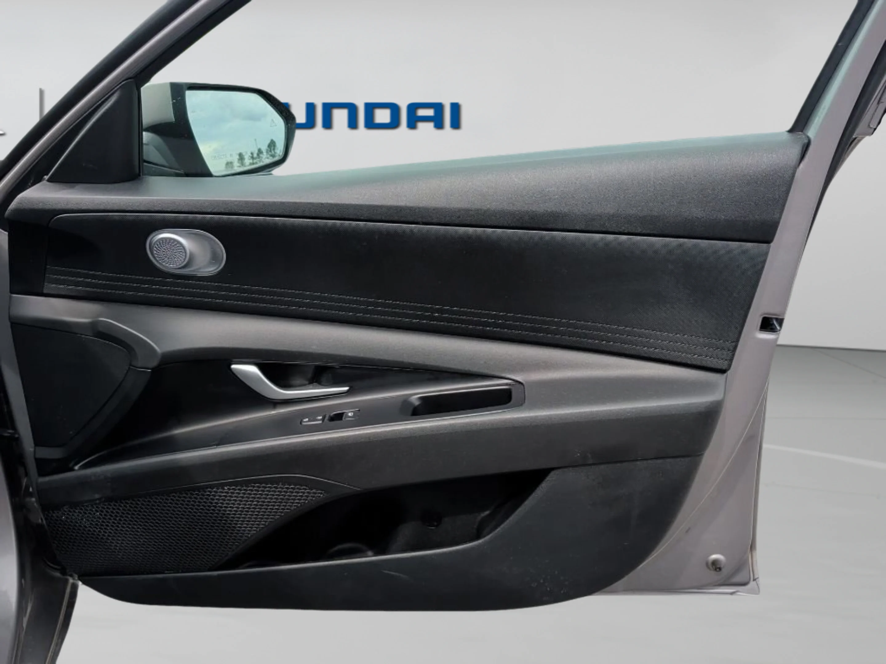 Used 2023 Fluid Metal Hyundai SEL image 34