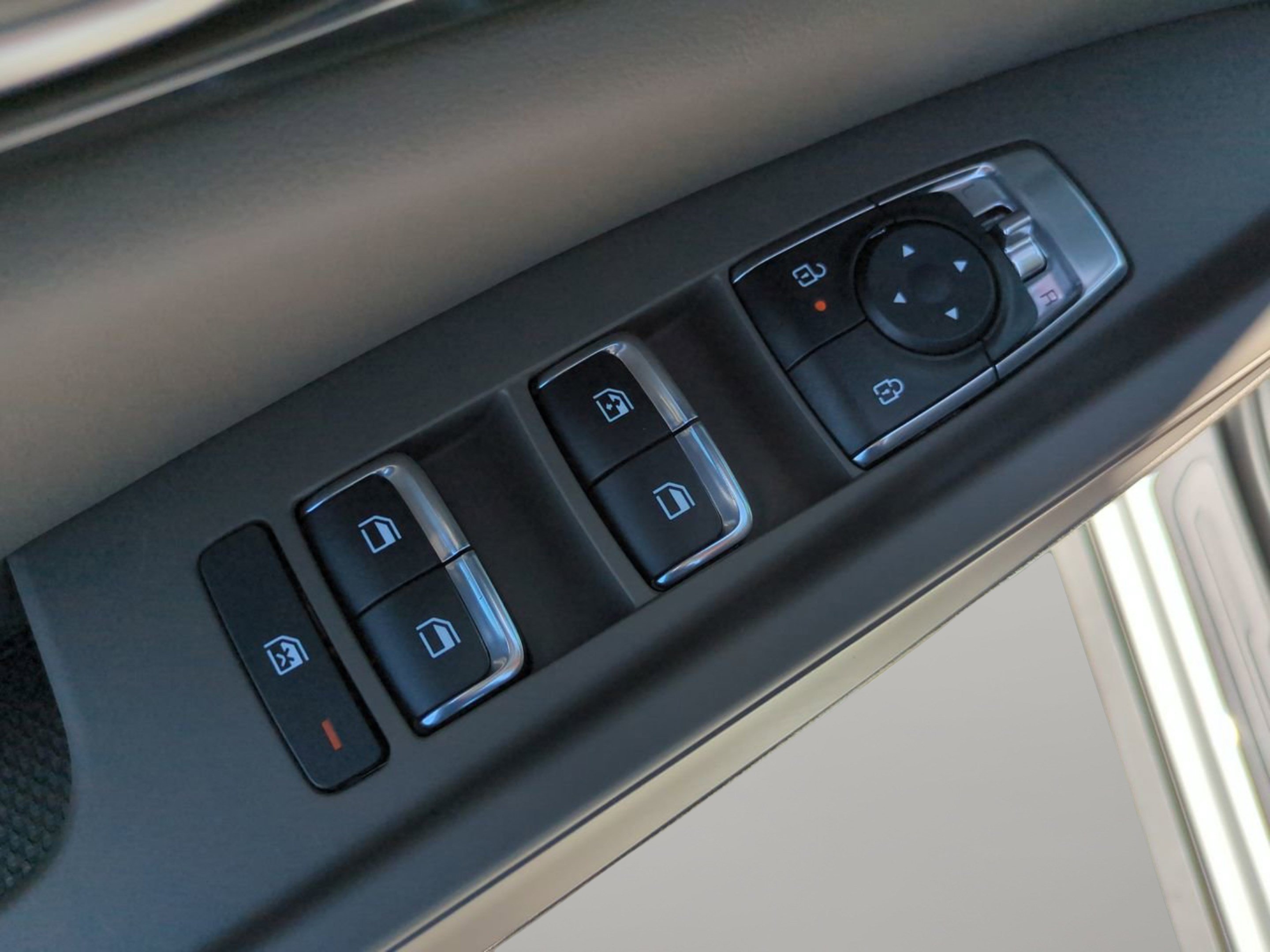 Certified Used 2026 Snow White Pearl Kia LXS image 33