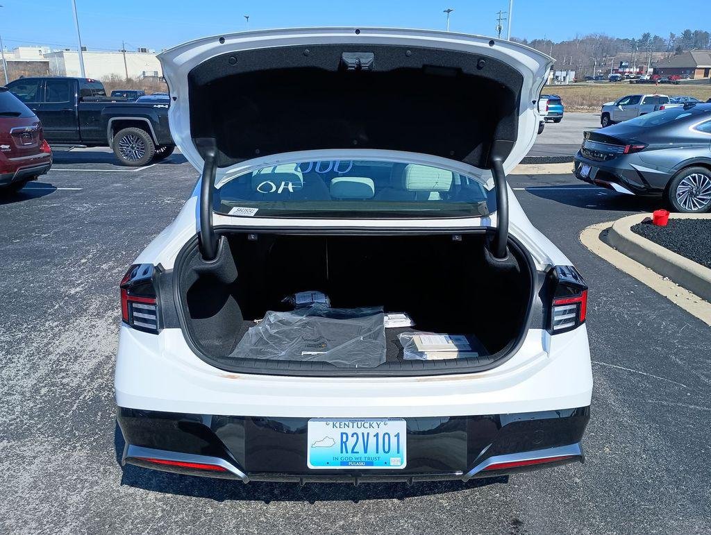 2025 Hyundai Sonata SEL - Photo 28