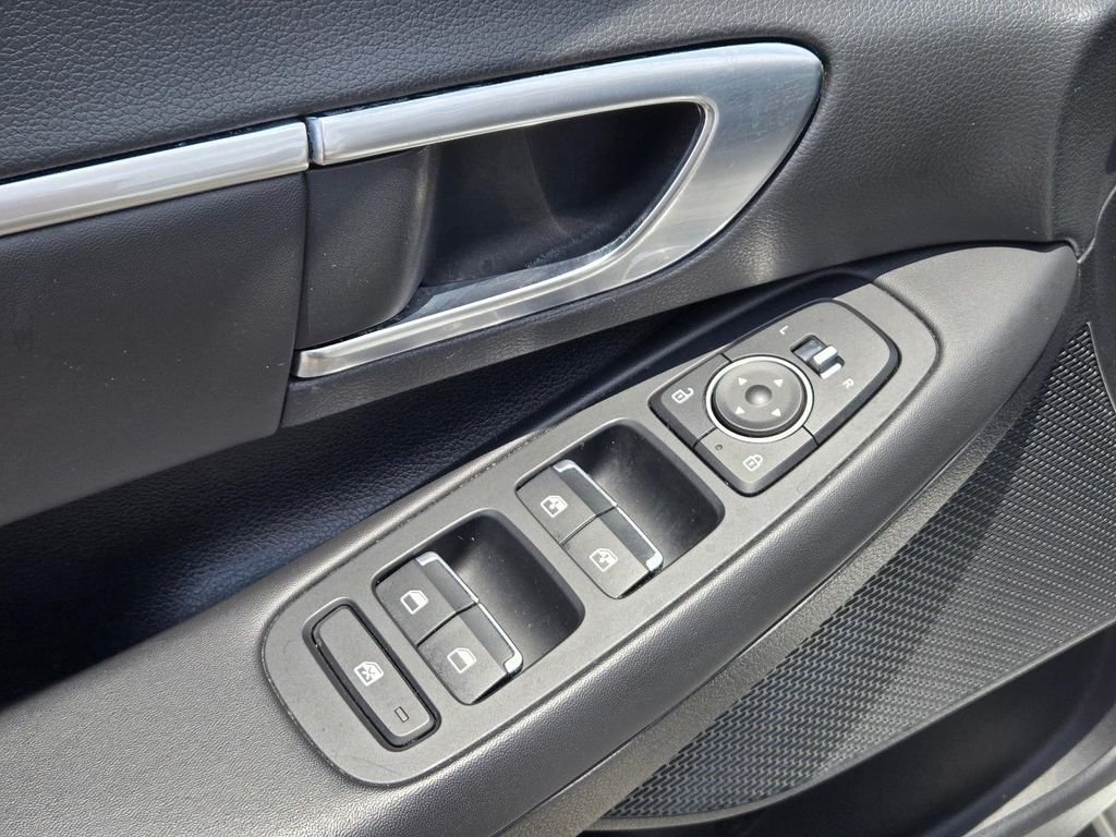 Used 2022 Gray Hyundai SEL image 13