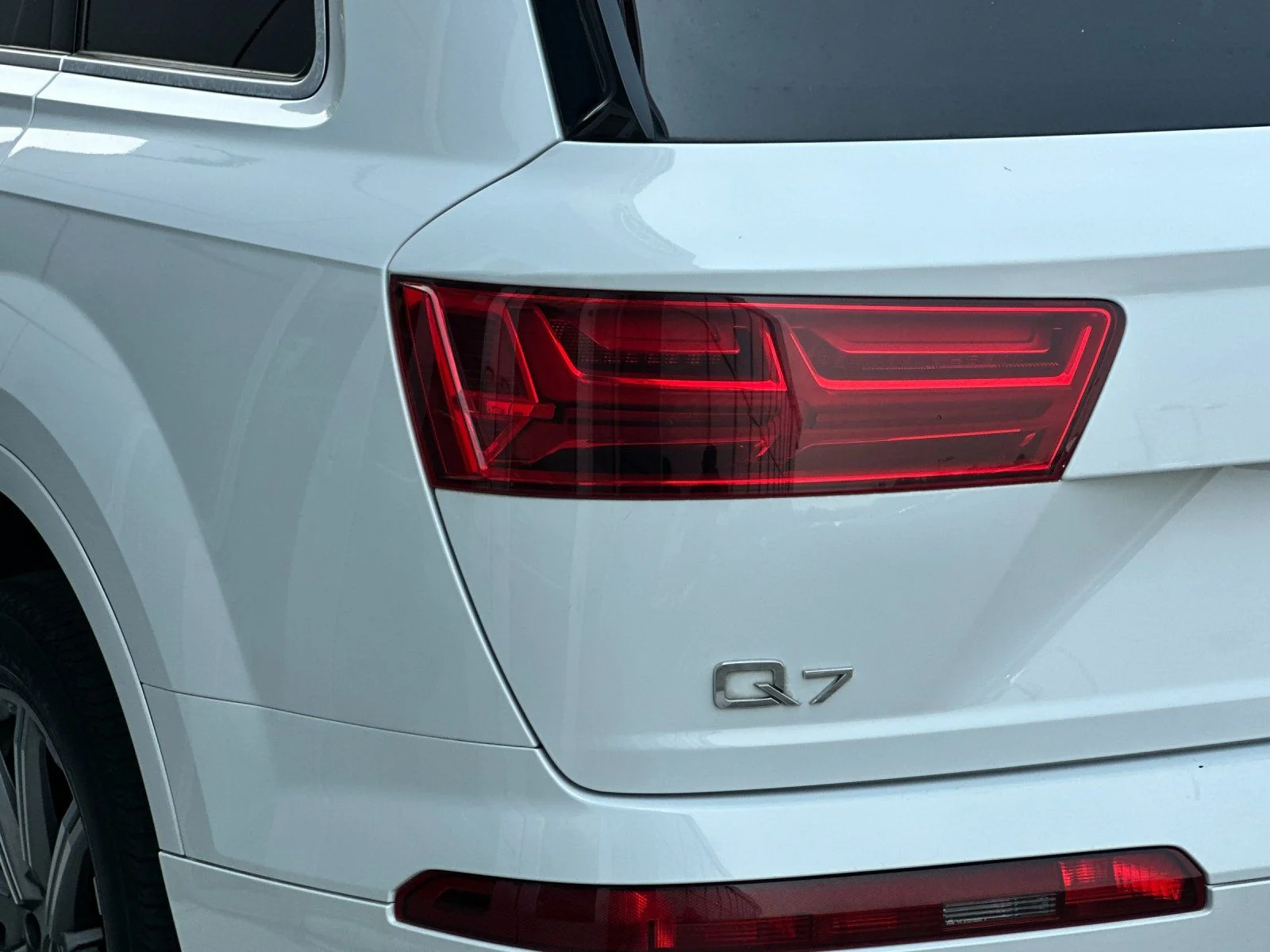 Used 2019 Glacier White Audi 55 Prestige image 24
