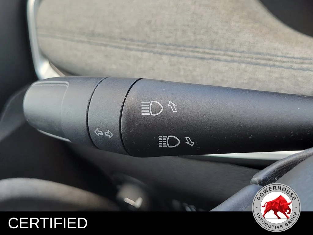 Used 2024 White Jeep Latitude image 30
