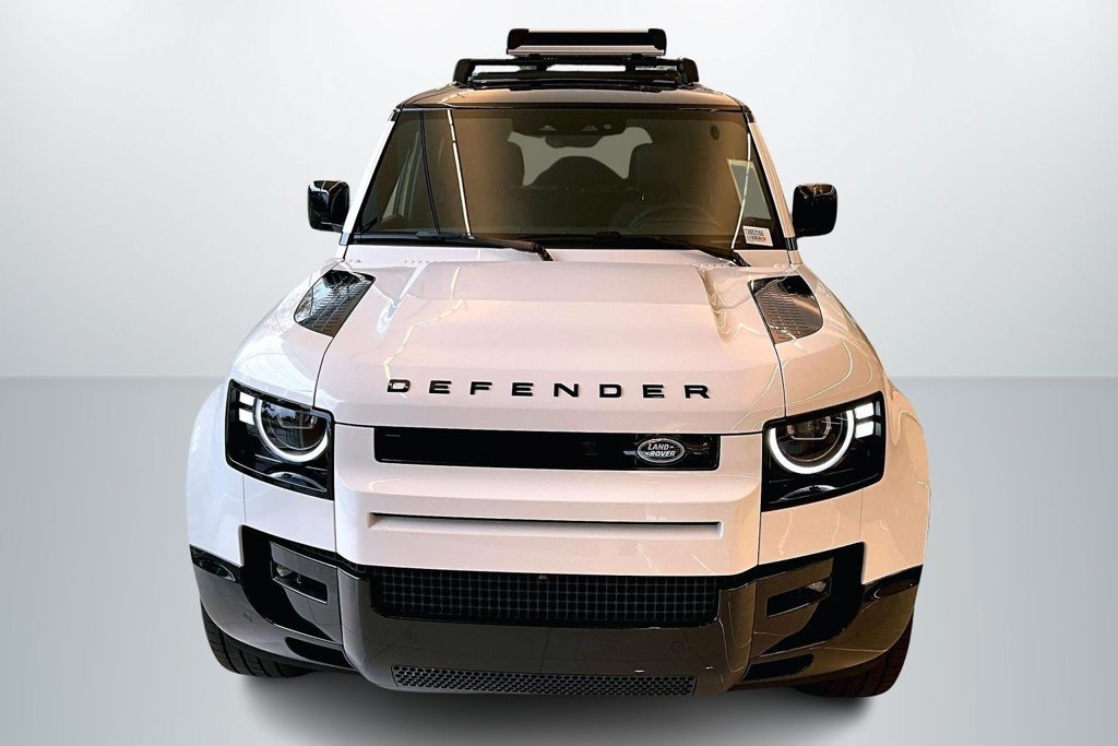 New 2026 White Land Rover X-Dynamic SE image 2
