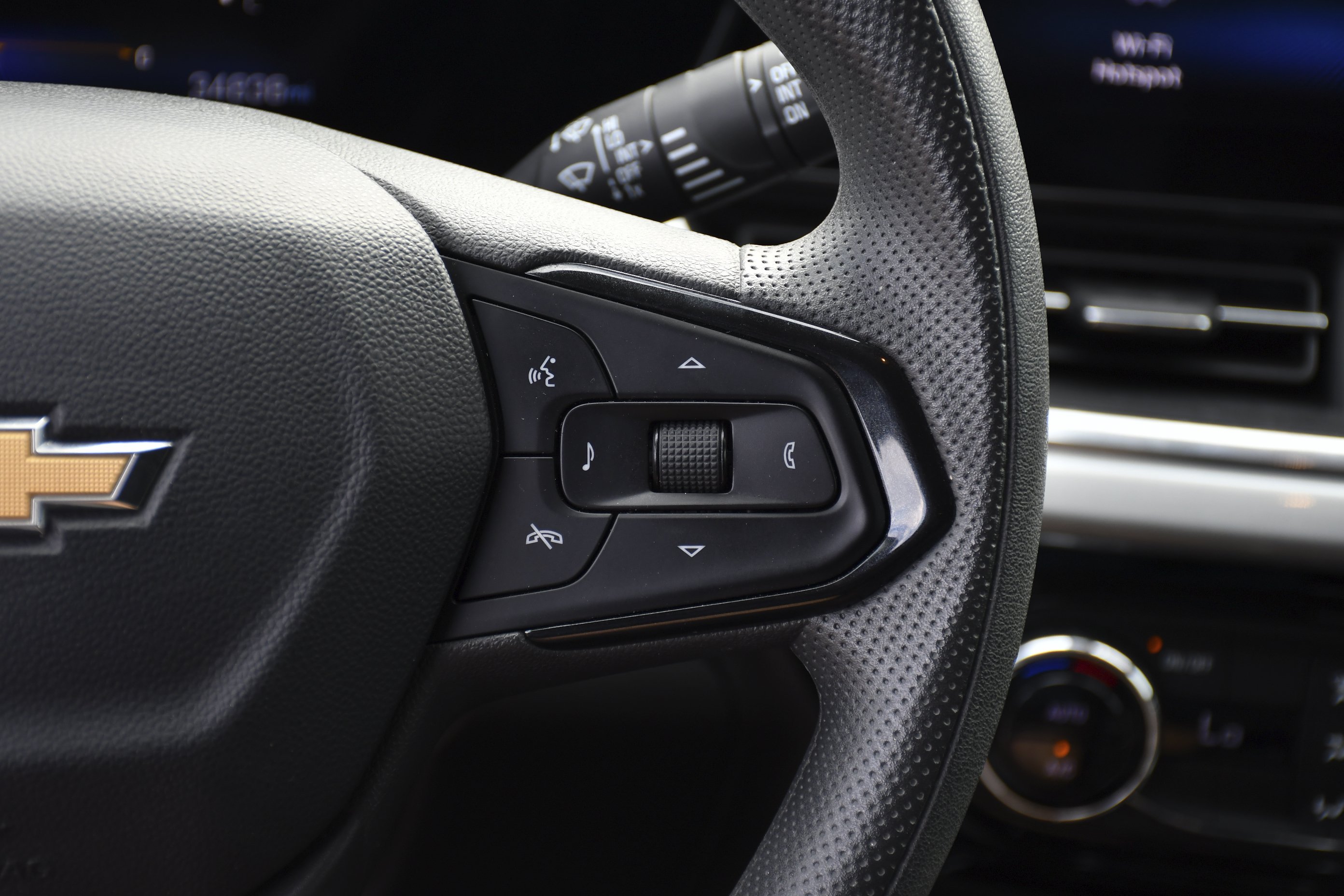 Used 2024 Mosaic Black Metallic Chevrolet LT image 9