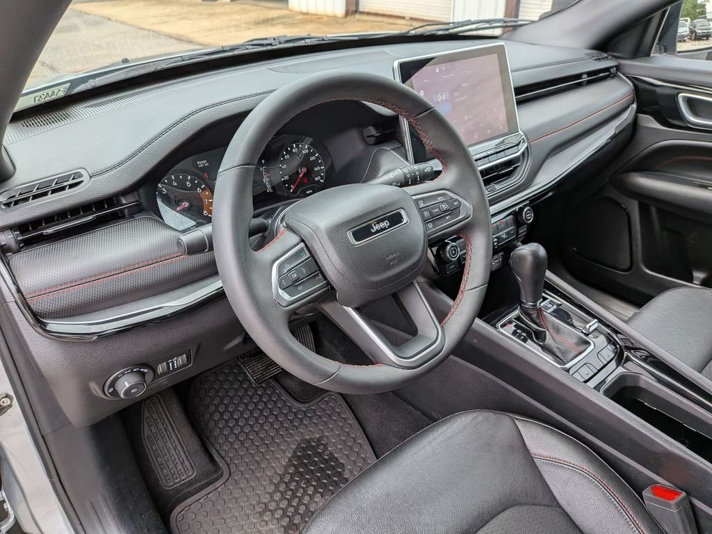 Used 2024 Silver Jeep Trailhawk image 31
