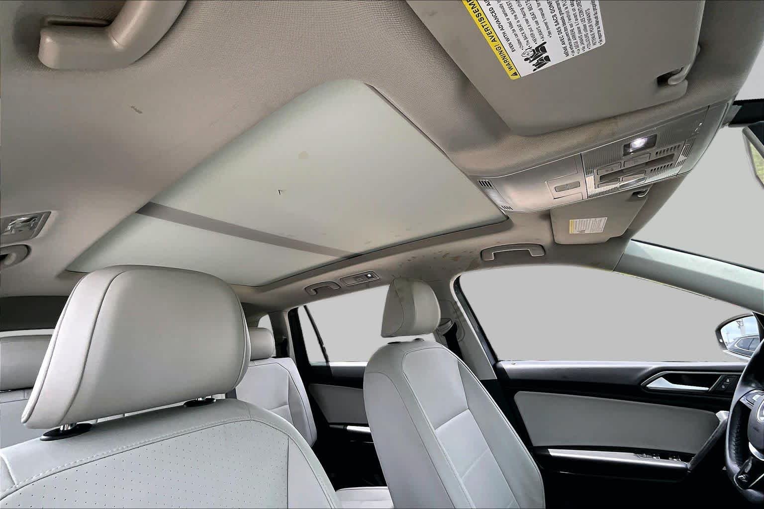 Used 2019 Platinum Gray Metallic Volkswagen SE image 12