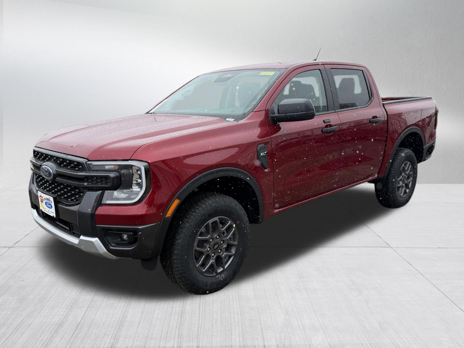 New 2025 Ruby Red Metallic Tinted Clearcoat Ford XLT image 2