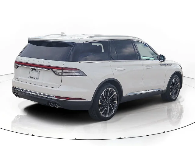 Used 2023 White Lincoln Reserve image 5