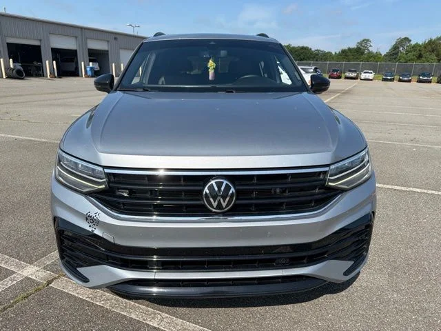 Used 2023 Silver Volkswagen 2.0T SE R-Line Black image 4