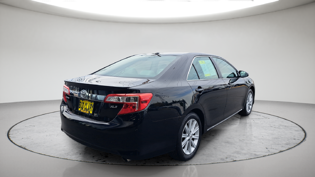 Used 2014 Black Toyota XLE image 6