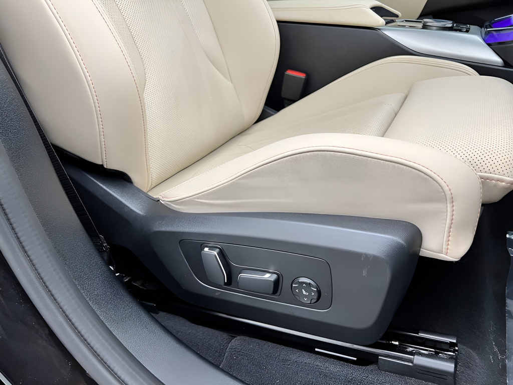 Used 2025 Black Sapphire Metallic BMW 30 xDrive image 27