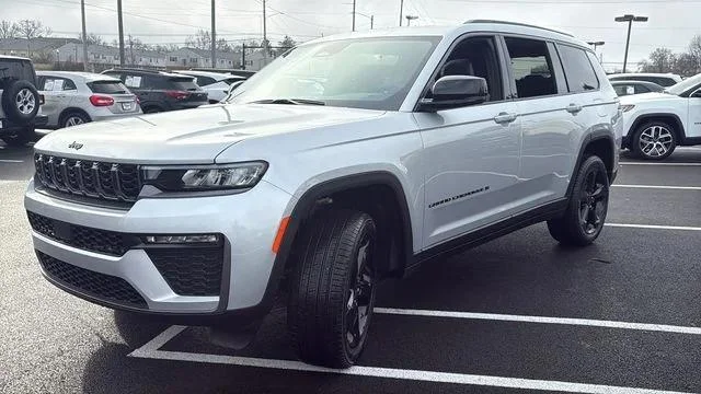 New 2026 Silver Zynith Exterior Paint Jeep Limited image 6