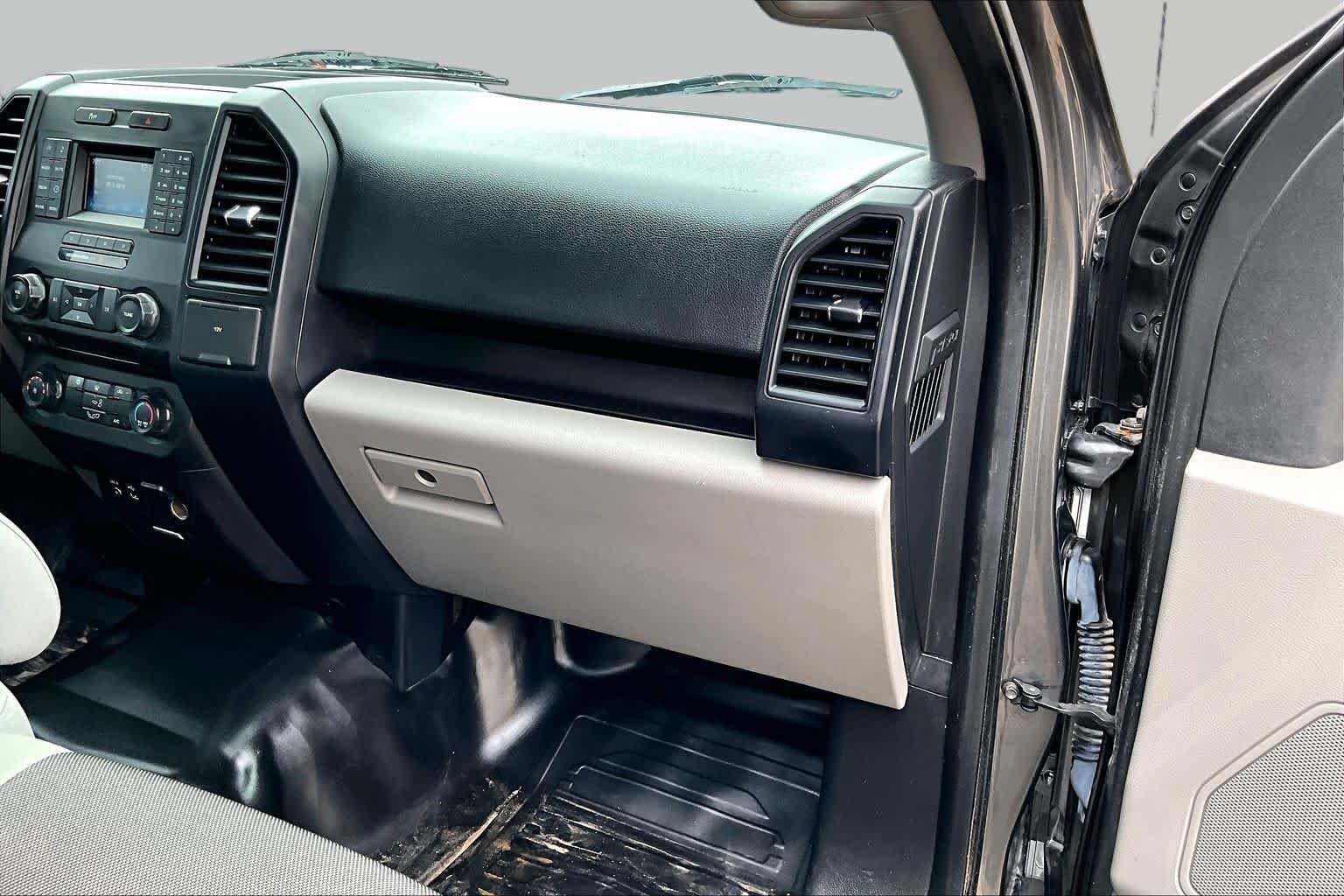 Used 2015 Magnetic Metallic Ford XL image 19