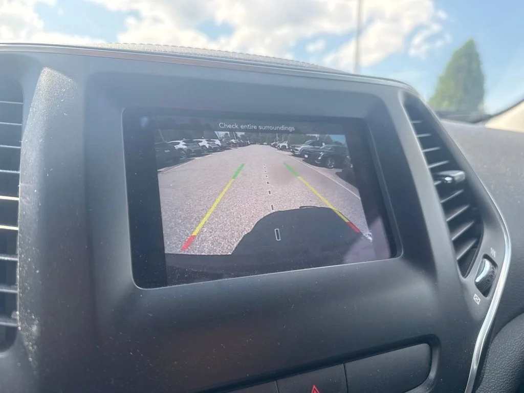 Used 2020 Red Jeep Latitude Plus image 12