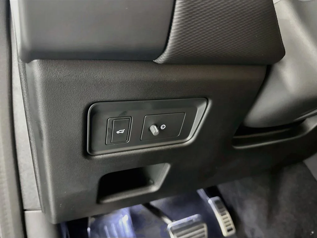 New 2026 Eiger Grey Land Rover Gemini Edition image 10