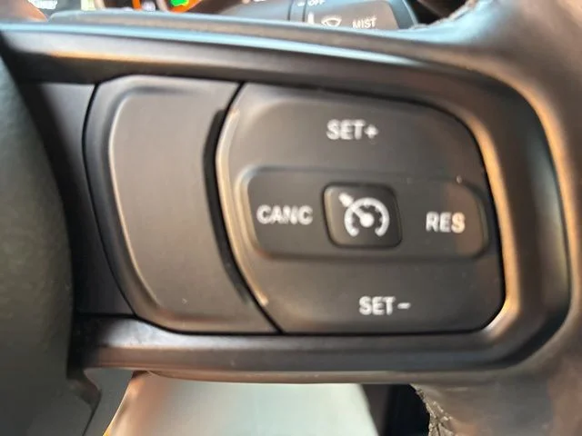 Used 2022 Blue Jeep Sport image 33