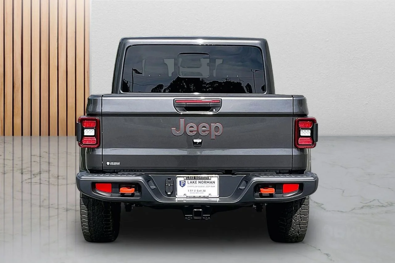 New 2026 Granite Crystal Metallic Clear-Coat Exterior Paint Jeep Mojave image 8