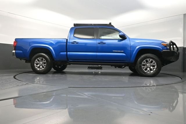 Used 2018 Blue Toyota SR5 image 38